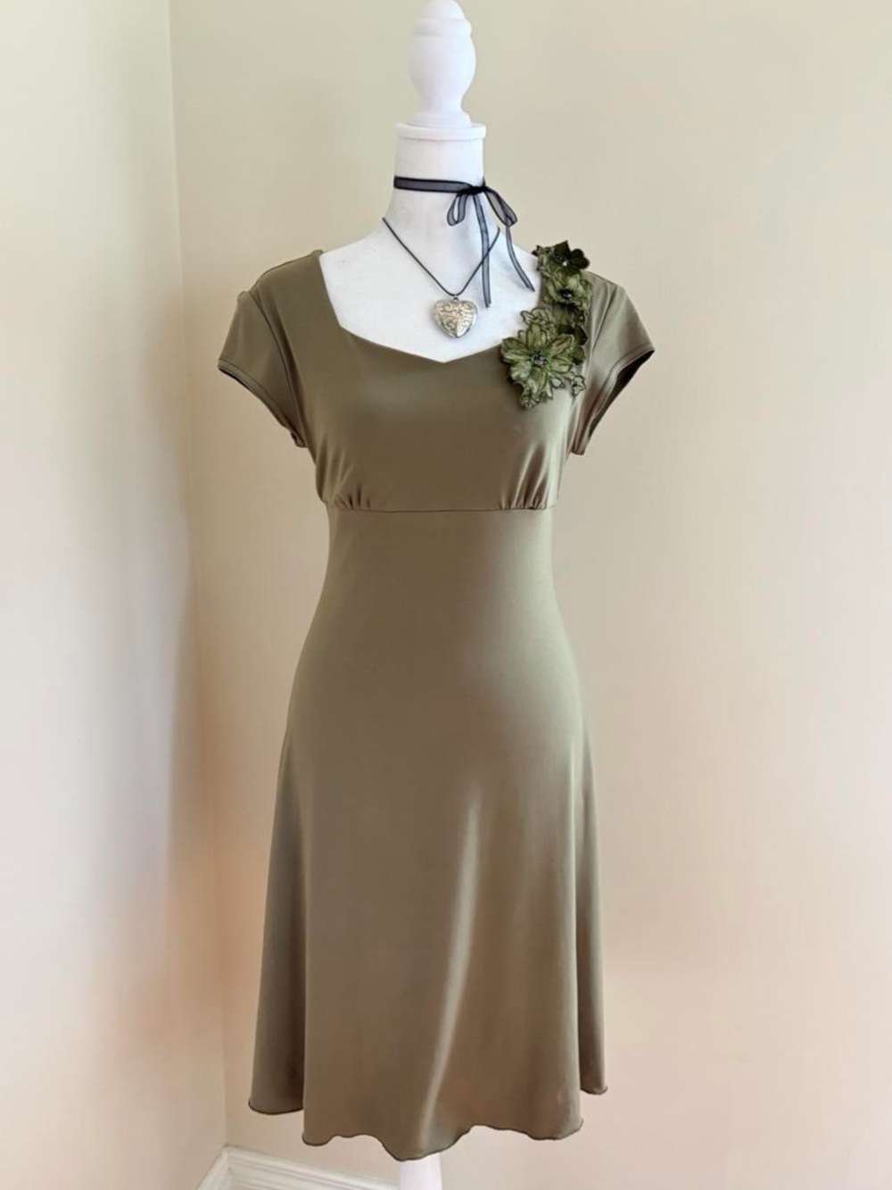 Vintage 90s fairy floral appliqué beaded babydoll olive green midi dress S